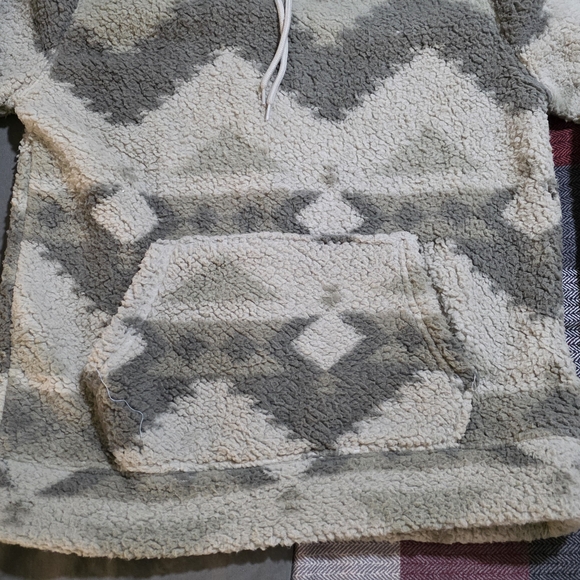 Cozy Geometric Pattern Hoodie - Picture 6 of 6
